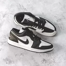 Jordan 1 Low SE Homeage (W)