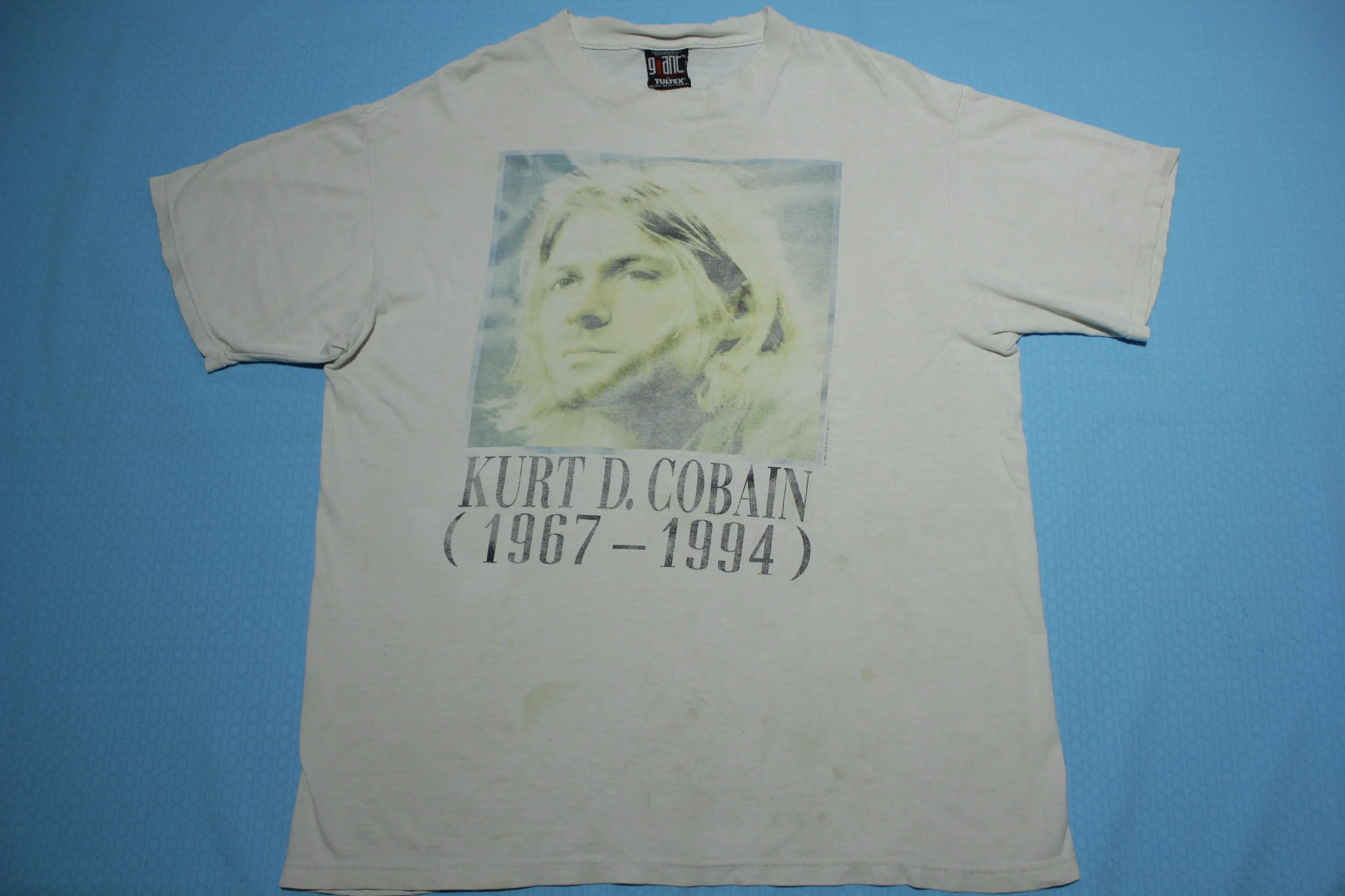 Kurt D Cobain Memorial Vintage 1967-1994 Original Giant Tag Distressed Nirvana T-Shirt