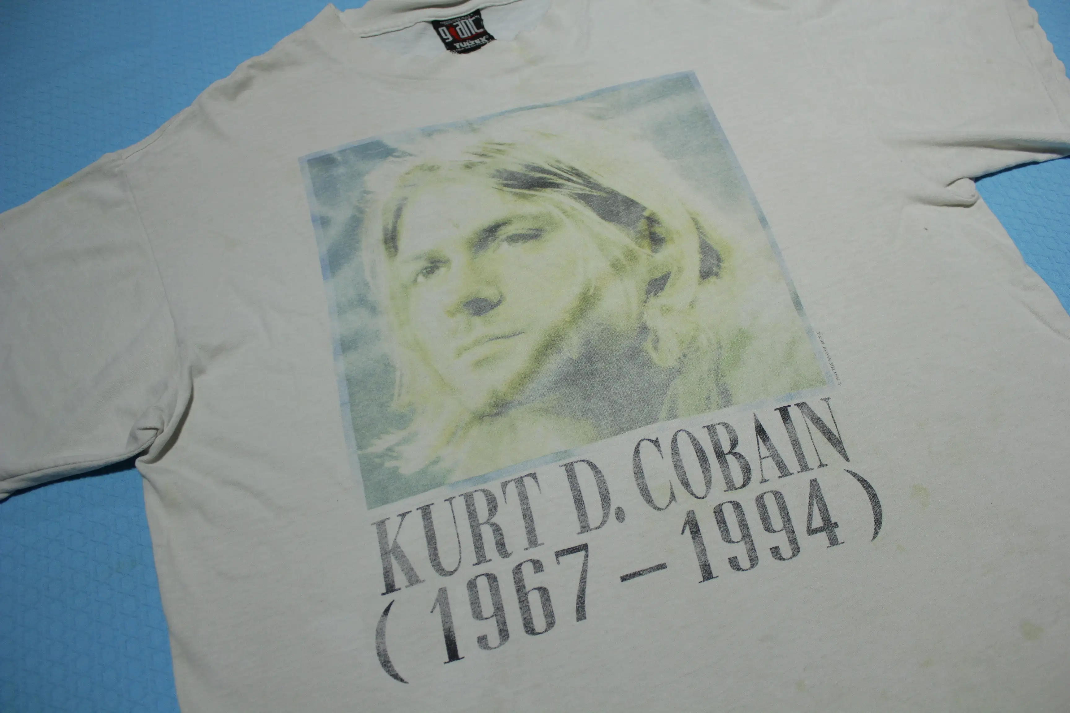 Kurt D Cobain Memorial Vintage 1967-1994 Original Giant Tag Distressed Nirvana T-Shirt