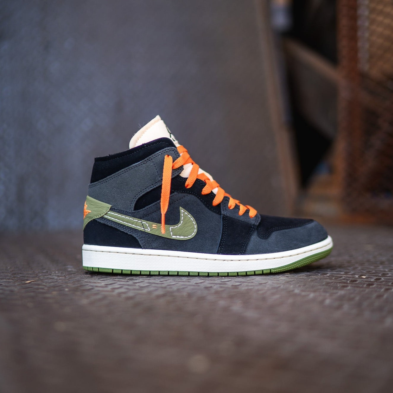 Mens Air Jordan 1 Mid SE Craft (Anthracite)