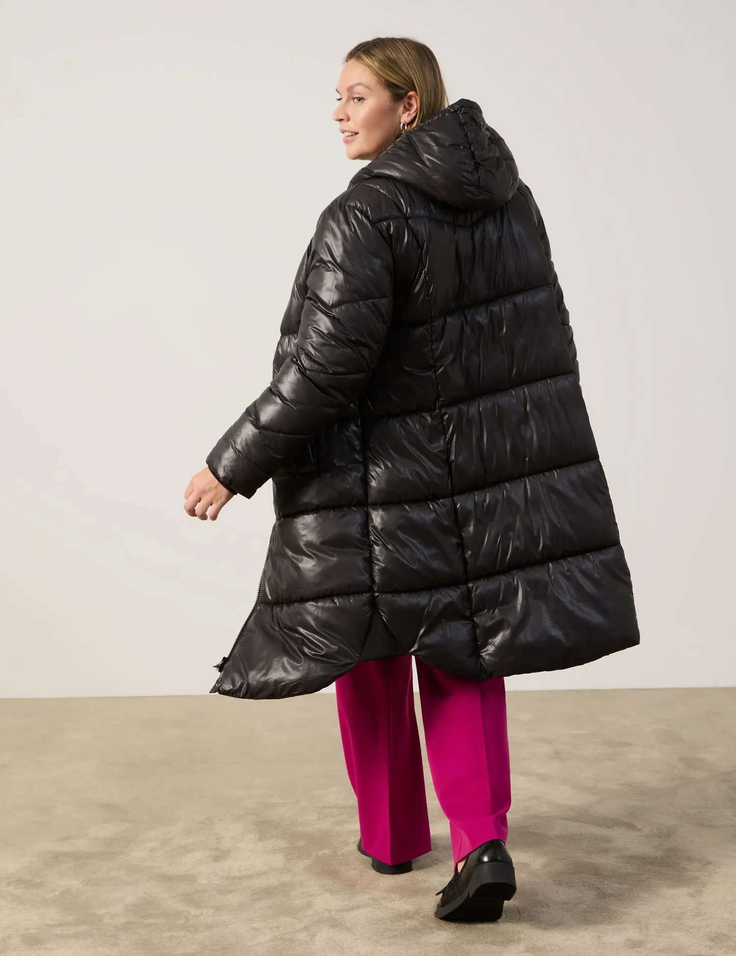 Quilted coat with a rounded hem