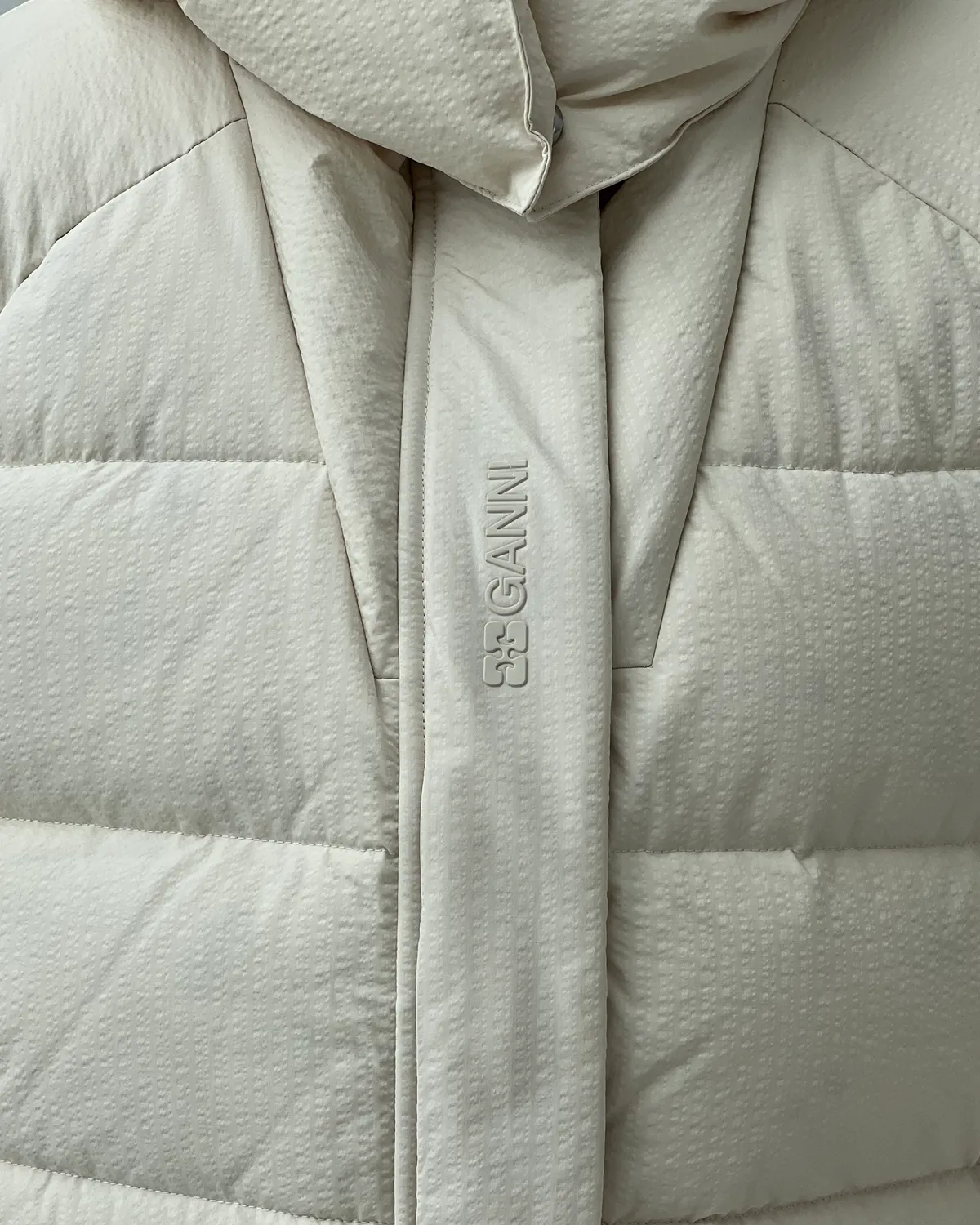 Tech Seersucker Oversized Puffer Jacket - Tofu