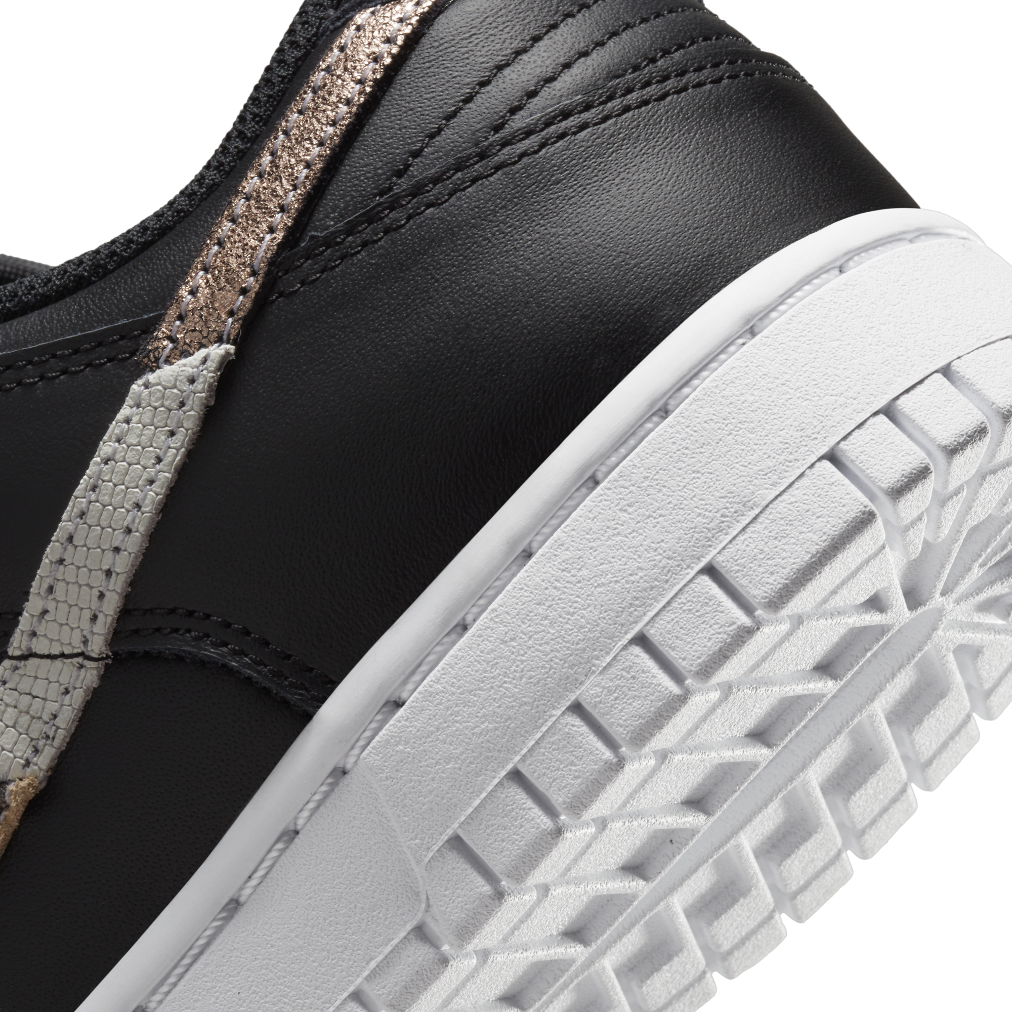 WOMEN'S NIKE DUNK LOW SE